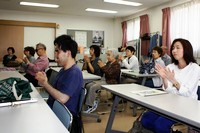 �����񍐂𒮂��A���̂Q