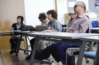 �����񍐂𒮂�