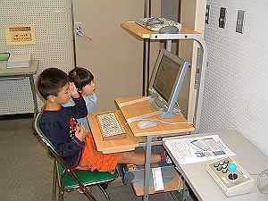 ���񂽂�L�[�{�[�h�𑀍쒆�̎q���̎ʐ^