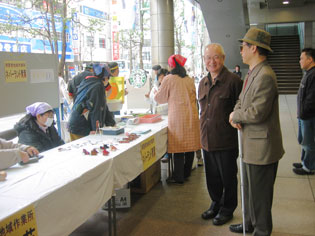 ���}�X�N�G�A�O�̔��X���i�̎ʐ^