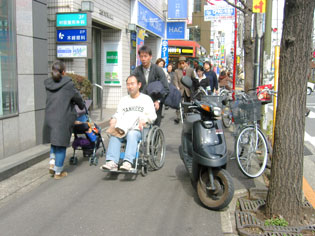 �u�t��H��̃o�C�N�v�G�ז��ȃo�C�N�̘e��ʂ�Ԉ֎q�ƃx�r�[�J�[�̎ʐ^