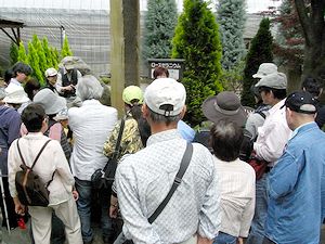 �n�[�u�̐����𒮂��Ă���ʐ^