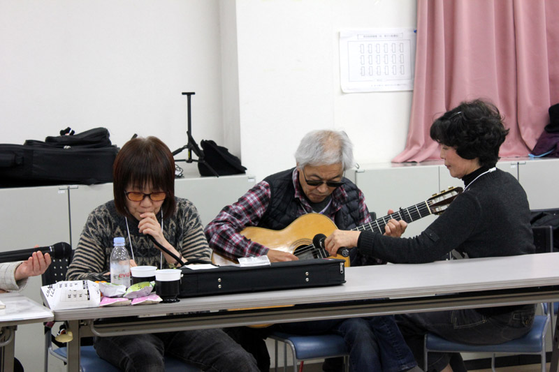 ���U���񂪃M�^�[��e���Ȃ���̂��Ă�ʐ^