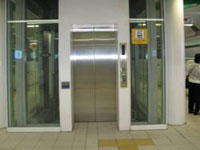 エレベーター入り口の写真